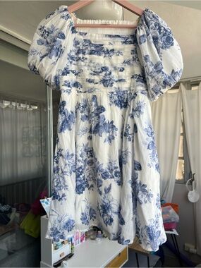 Abercrombie & Fitch White Dress with Blue Floral Print and Puff Sleeves Sz 11-12